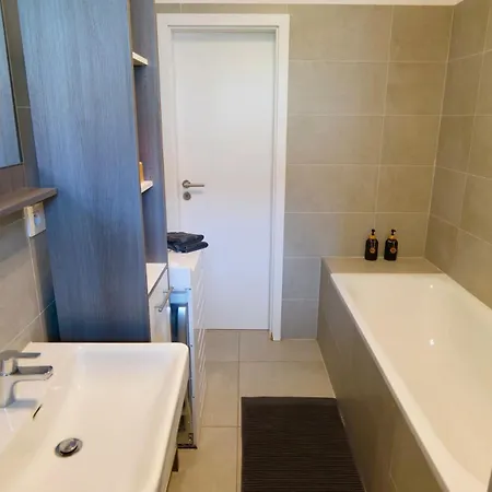 Paradise-ac&balcony 公寓 *